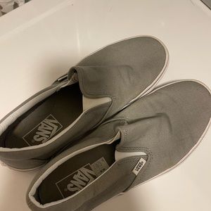 🚨BUNDLE🚨: four pairs of size 9 Vans all for $90